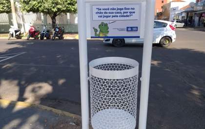 250 lixeiras estão sendo instaladas na região central de Três Lagoas&nbsp;