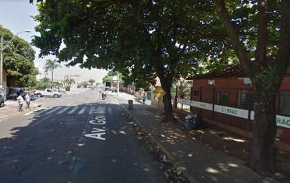 Idoso é atropelado próximo à faixa de pedestre em avenida