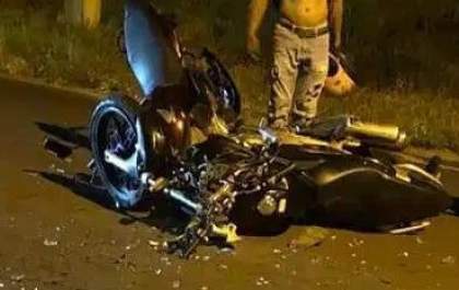 Um morre e outro fica ferido em colisão frontal entre motos
