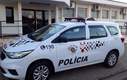 Homem é preso após tomar corote de colega e agredi-lo a pauladas