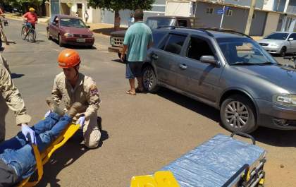 Colisão entre carro e moto deixa uma pessoa ferida em Três Lagoas