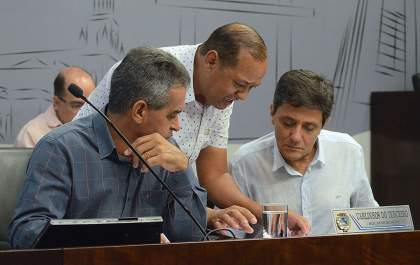Sem a presença de público, Câmara aprova duas homenagens