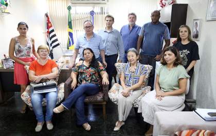 Tamiko recebe representantes da Associação dos Amigos dos Autistas
