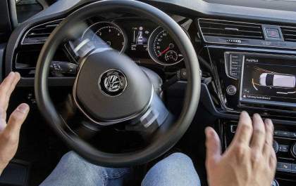 Posso ser multado pelo uso do assistente de estacionamento? Confira
