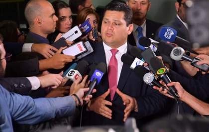 Presidente do Senado é diagnosticado com coronavírus