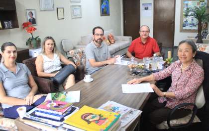 Governo de Andradina assina contrato de reforma da escola Leonor Salomão