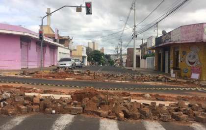 Trecho da rua São Paulo em Birigui está interditado para obras