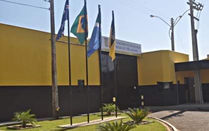Detento tenta incitar colegas de pavilhão e ameaça policiais penais no presídio de Três Lagoas