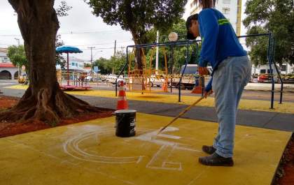 Com doações e apoio de voluntários, parque inclusivo recebe pintura