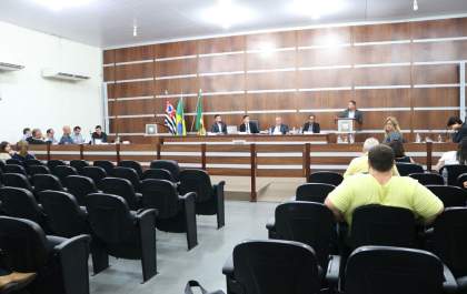 Câmara vota reajuste de servidores e aumento no desconto previdenciário