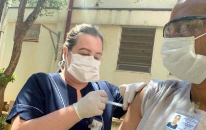 Santa Casa e Unimed imunizam profissionais contra a gripe