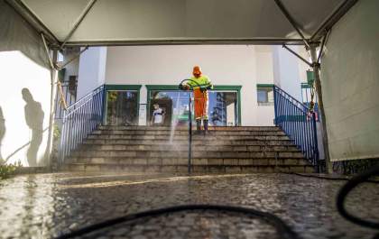 Pronto-socorro e terminal urbano passam por higienização em Araçatuba