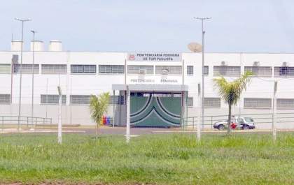 Presos de SP vão confeccionar 320 mil máscaras para proteção contra coronavírus