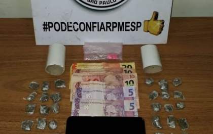 Adolescente de 14 anos é flagrado com cocaína pela PM
