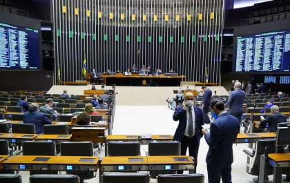 Câmara aprova auxílio de R$ 600 por mês para trabalhador informal