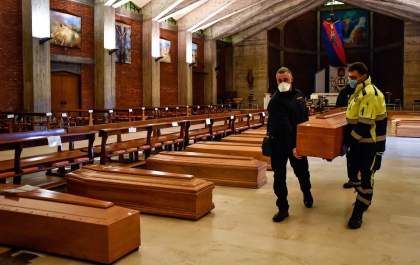 Itália informa 919 mortes nesta sexta-feira (27)