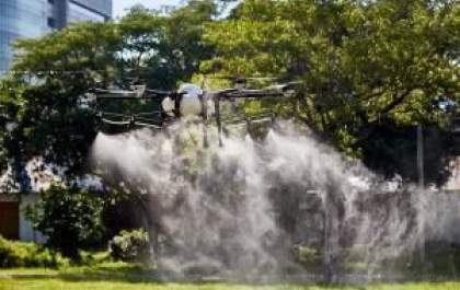 Coronavírus: Empresa no Brasil testa drones para desinfecção de ruas&nbsp;