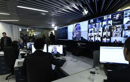 Senado aprova benefício de R$ 600,00 a autônomos e informais