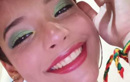 Garota três-lagoense venceu ansiedade aprendendo a se maquiar