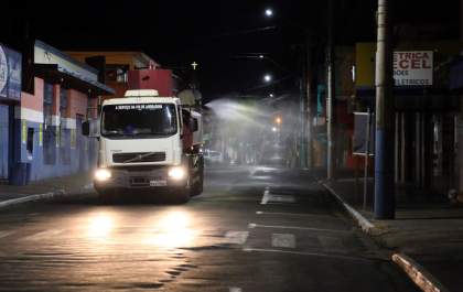 Meio Ambiente do Governo de Andradina realiza segunda fase da desinfecção das ruas contra coronavírus