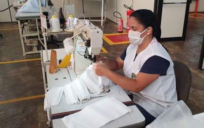 Indústria calçadista produz 35 mil máscaras para fundos sociais