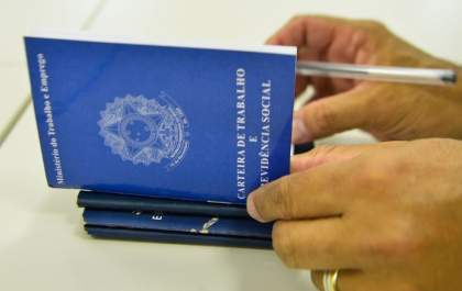 Empregado suspenso do trabalho receberá até 100% do seguro-desemprego