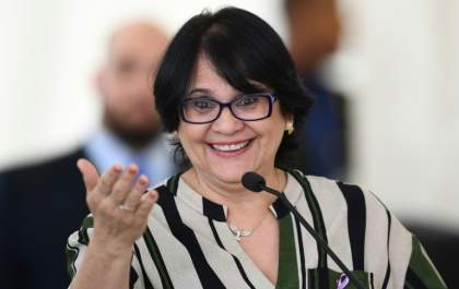 Em meio a pandemia, Damares sugere homeoffice a profissionais do sexo
