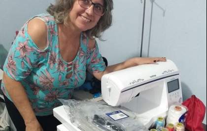 Pontinhos de amor: Celenir Duarte é uma bordadeira apaixonada pelo seu trabalho