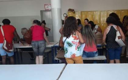 Merendeiras querem agilidade da empresa com rescisões