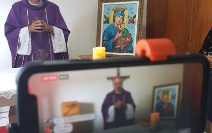 Após Missas virtuais, católicos poderão comungar durante a Semana Santa