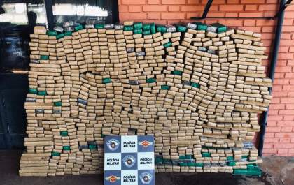 Homem é preso em caminhonete com 760 quilos de maconha