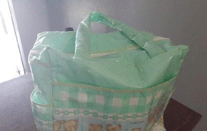 Recém-nascido encontrado dentro de bolsa fechada no centro