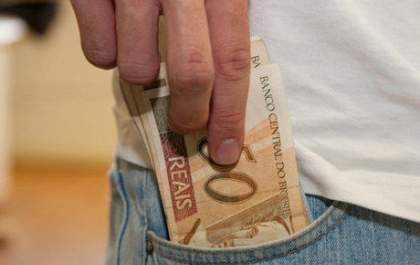 Nascidos em janeiro começam a receber o auxílio emergencial de R$ 600