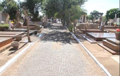Guarda prende homem furtando peças de bronze em cemitério de Birigui