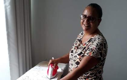 Gente que inspira: Conheça a história da passadeira de roupas, Cicera Madalena