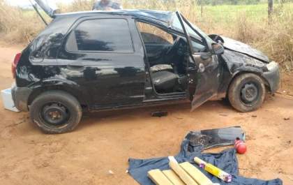 Comerciante é preso após capotar carro com tabletes de maconha