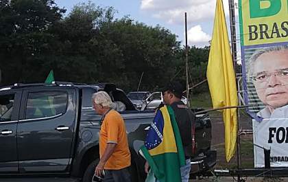 Fora Dória faz carreata em Andradina com buzinaço e apoio a Bolsonaro