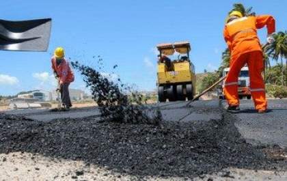 Obra na Dois de Dezembro interfere no abastecimento até as 17h