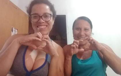 Mãe e filha se divertem juntas em lives em Três Lagoas