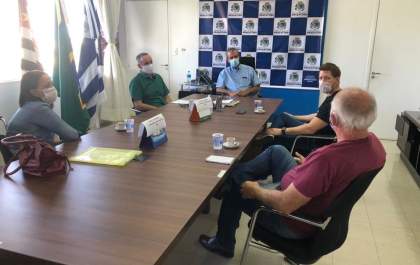 Dilador recebe representantes de academias