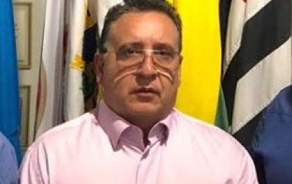 Médico com coronavírus completa 30 dias internado