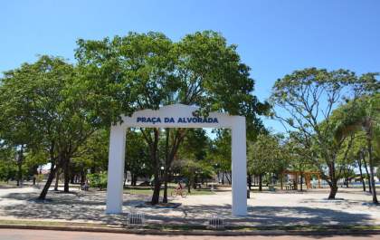 Domingo de céu claro e calor de até 37°C