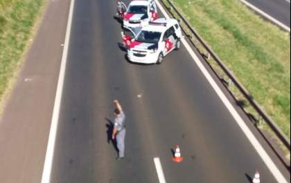 Atendimento a homem caído no asfalto interdita faixa da Rondon