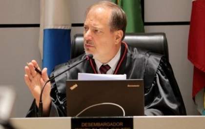 Banco deve indenizar cliente por não lançar depósito feito em envelope