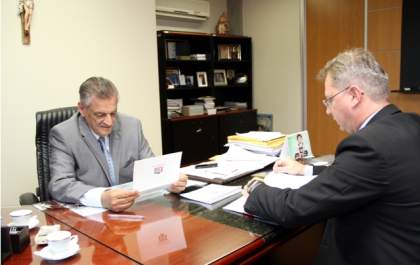 Câmara entrega título de cidadão três-lagoense ao presidente do TJ-MS