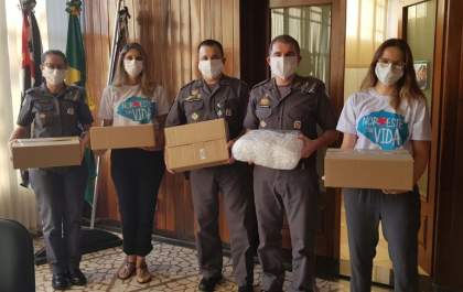 Polícia Militar recebe doação de mais de mil máscaras de grupo de voluntários
