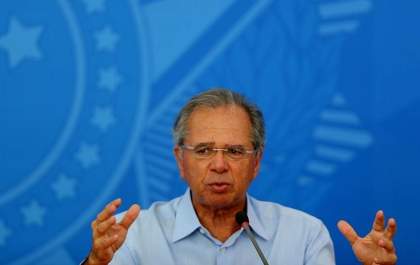 Guedes admite que governo pode imprimir dinheiro para enfrentar a pandemia&nbsp;