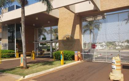 Comitê vai monitorar condomínio de casal infectado que quebrou quarentena