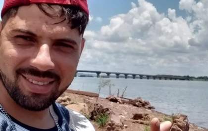 Mecânico morre ao bater moto em carreta em Araçatuba