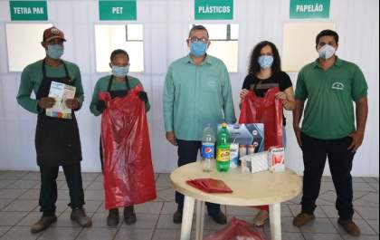 Secretaria de Meio Ambiente orienta sobre uso do saco vermelho para reciclagem